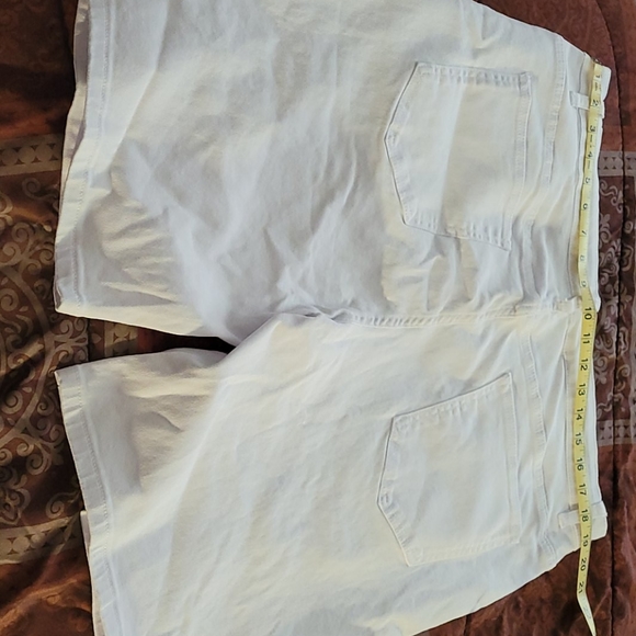 Denim shorts - Picture 4 of 4